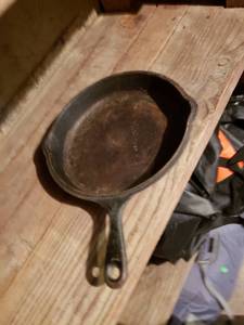 lot 2417 image: cast Iron skillet