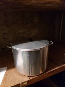 lot 2432 image: huge pot