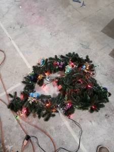 lot 2441 image: retro plastic lighted garland