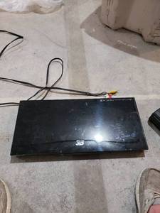 lot 2445 image: Samsung blue ray player