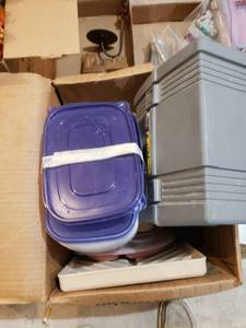 lot 2462 image: lot of plasticware