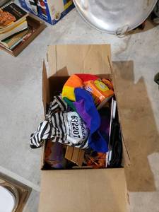 lot 2472 image: lot of Halloween