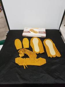 lot 2502 image: Moccasin kit wbox