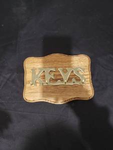 lot 2505 image: woodbrass keys hook
