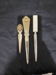 lot 2522 image: lot of letter openers