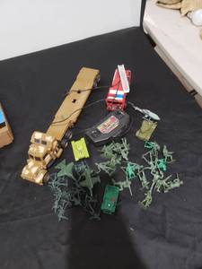 lot 2539 image: lot of army mentrucks