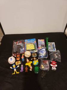 lot 2543 image: lot of toys