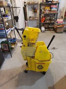 lot 2545 image: mop bucket wextra drainer tops