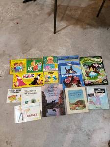 lot 2562 image: lot of Kids books
