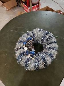 lot 2568 image: retro wreath silverblue
