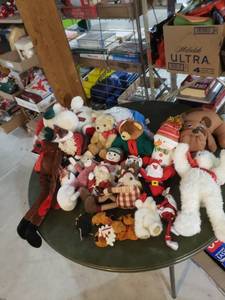 lot 2572 image: lot of plush christmas