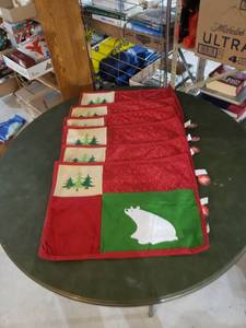 lot 2589 image: set 6 NWT polar bear placemats