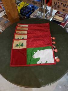 lot 2591 image: set 5 NWT polar bear placemats