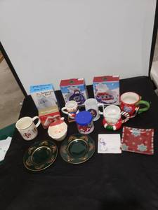 lot 2607 image: lot of Christmas glassware