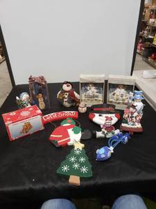 lot 2630 image: lot of snowman decor
