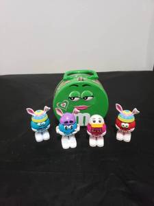 lot 2632 image: M & Mrs collectibles