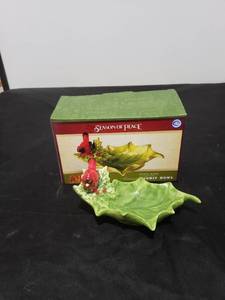 lot 2642 image: holly bowl cracker barrel NIB
