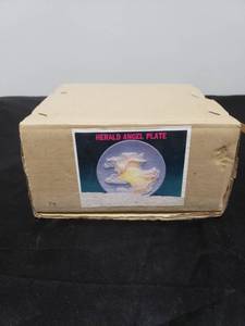 lot 2647 image: herald angel plate NIB