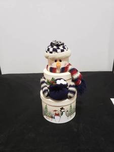 lot 2648 image: snowman hat box decor