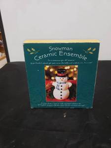 lot 2651 image: Hallmark snowman ensemble NIB
