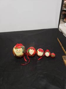 lot 2659 image: nesting Santas ball ornament(s)