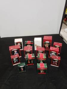 lot 2680 image: lot of Hallmark ornaments