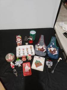 lot 2685 image: lot of Christmas party items