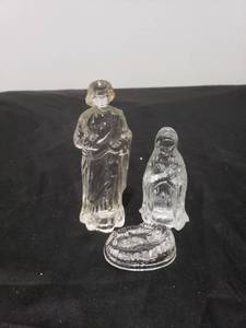 lot 2693 image: 3-pc crystal nativity