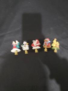 lot 2696 image: lot of lamp toppers