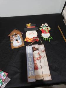 lot 2707 image: lot of snowman signs