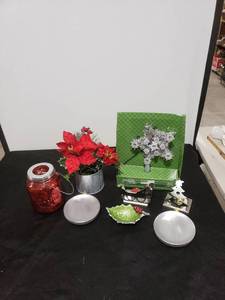 lot 2714 image: lot of silvery decor