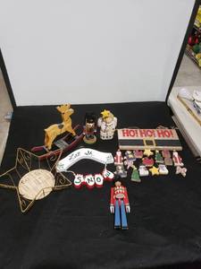lot 2715 image: lot of wood decor