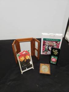lot 2718 image: lot of picture frames