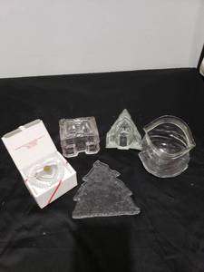 lot 2721 image: lot of clear glass decor