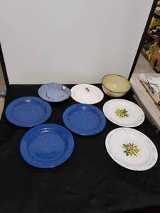 lot 2733 image: lot of enamelgraniteware