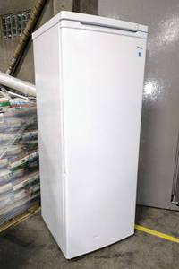 lot 15 image: Danby DUFM060B1WDB 6.0 Cu. Ft. White Upright Freezer - Retail $579.00