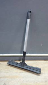 lot 56568 image: Extendable Pet Fur Removal Broom