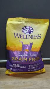 lot 56687 image: Wellness Complete Health Grain-Free Indoor Healthy Weight Chicken Recipe Dry Cat Food