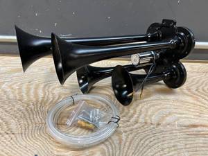lot 61583 image: VEVOR 150DB Train Horns Kit for Trucks Super Loud with 120 PSI 12V Air Compressor 4 Trumpet Air Horn Compressor Tank For Any Vehicle Trucks Car Jeep Or SUV (Black)