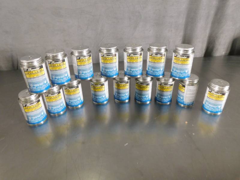 lot 3650 image: Lot of Premier CPVC l-Step Plastic Pipe Cement