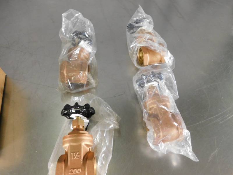 lot 3668 image: Lot of Premier 1-12 Sweat Gate Valves