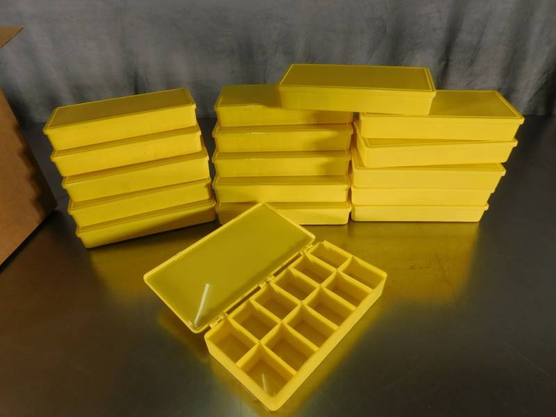 lot 3692 image: Lot of Parts Trays