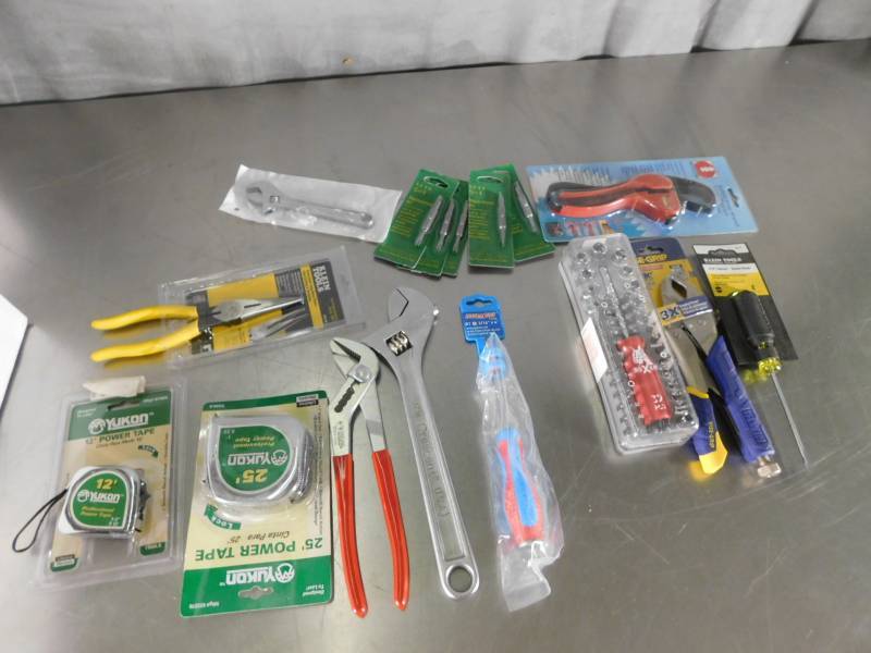 lot 3718 image: Lot of Misc Tools All New