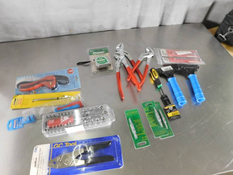 lot 3719 image: Lot of Misc Tools All New