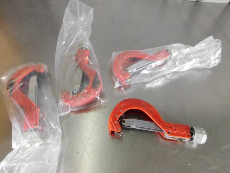 lot 3722 image: Lot of Heavy Duty Tubing Cutters