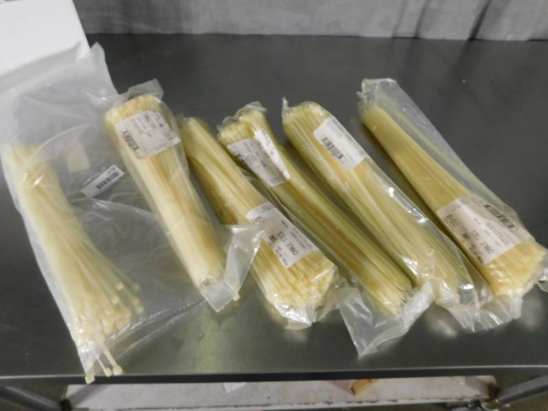 lot 3728 image: Lot of Zip Ties