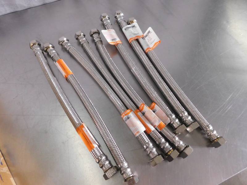 lot 3745 image: Lot of Ultgracore Water Heater Conectors
