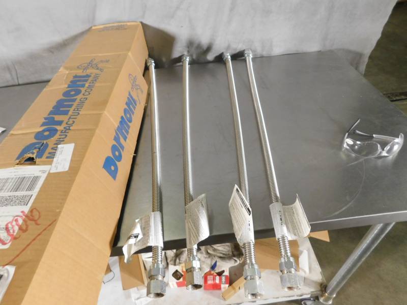 lot 3746 image: Lot of Gas Connectors