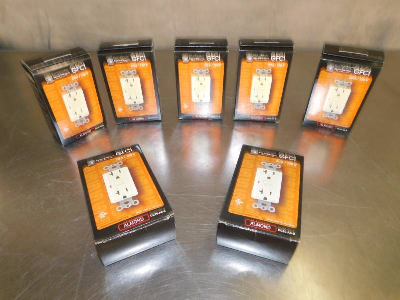 lot 3749 image: Lot of GFCI Outlets
