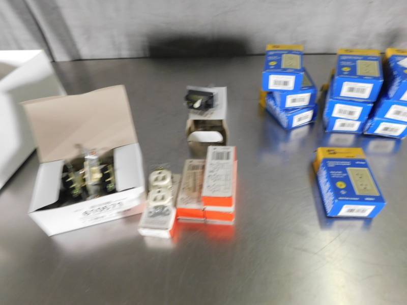 lot 3774 image: Lot of Misc Outlets and Switchs
